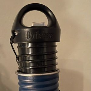 Bottle Keeper Standard Navy in color